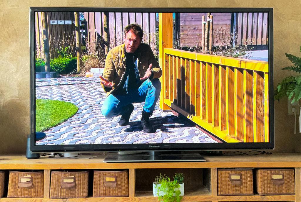 Panasonic TX-P65ST50 65 inch plasma tv, Ophalen, Gebruikt, Panasonic, 100 cm of meer