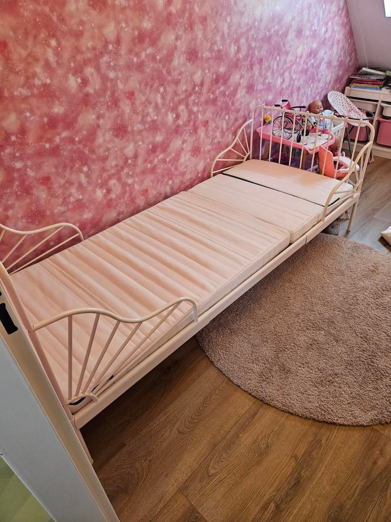 Ikea meegroeibed inclusief meegroeimatras, Kinderen en Baby's, Kinderkamer | Bedden, Ophalen, 70 tot 85 cm, Zo goed als nieuw