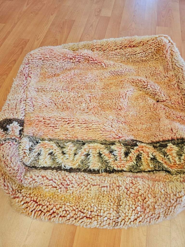 Marokkaanse Berber poef. Mooie dikke wol! Weg = Weg, Huis en Inrichting, Banken | Voetenbanken en Poefen, Overige materialen, Ophalen of Verzenden