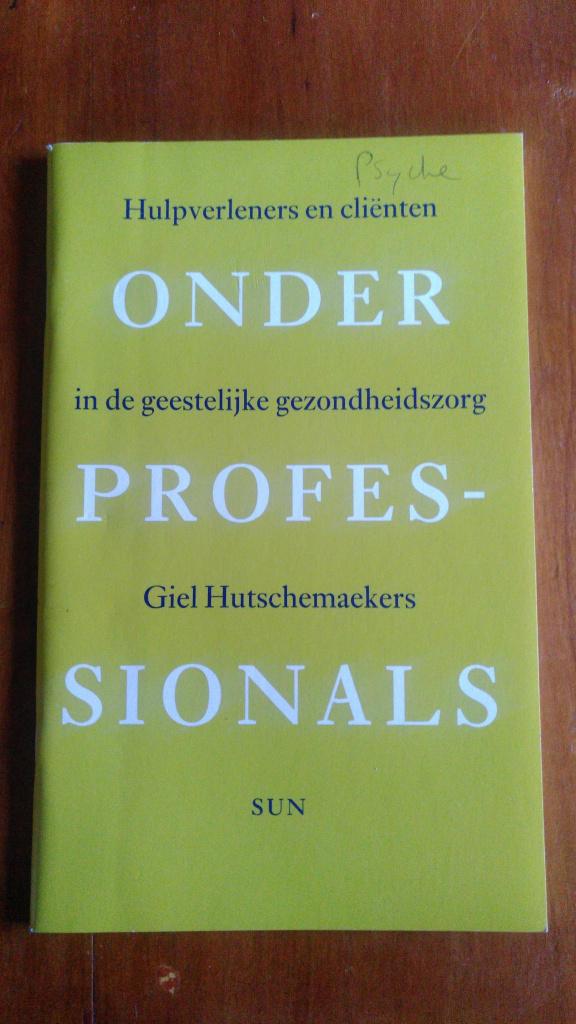 Onder professionals -- Giel Hutschemaekers, Ophalen of Verzenden, Alpha, Zo goed als nieuw, Niet van toepassing