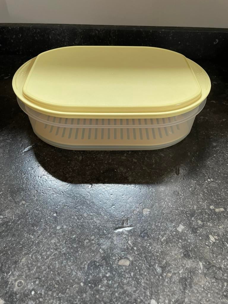 Tupperware kaasbak , kaas opberg bak, en nog meer !, Ophalen of Verzenden, Zo goed als nieuw, Geel, Bak of Kom