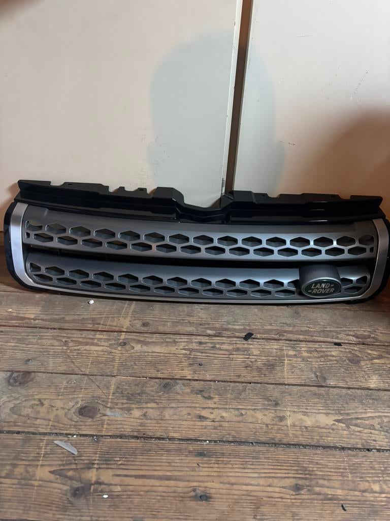Te koop rrginele range rover evoque 2017 gril, Voor, Ophalen of Verzenden, Bumper, Rover