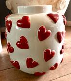 Leuke witte vaas met rode hartjes, Ophalen, Wit, Aardewerk of Porselein, Nieuw