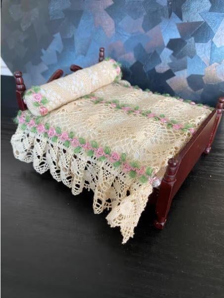 Poppenhuis ledikant met toebehoren, Ophalen of Verzenden, Zo goed als nieuw, Decoratie