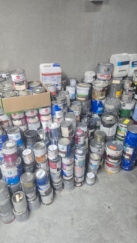 Gratis verf: Nieuwe en gebruikte blikken in alle kleuren, Doe-het-zelf en Verbouw, Verf, Beits en Lak, Gebruikt, Verf, 20 liter of meer