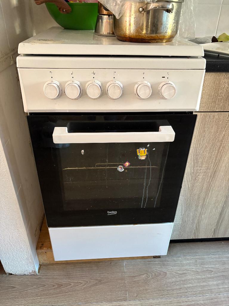 Beko gasfornuis met oven, Ophalen, 4 kookzones, Gas, Vrijstaand