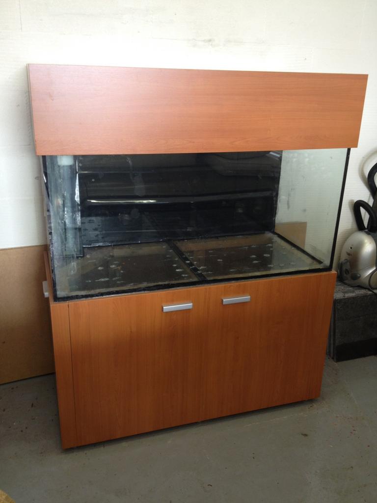 Aquarium zeewateraquarium 130x60x60cm. incl. sump, Ophalen, Zo goed als nieuw, Leeg aquarium