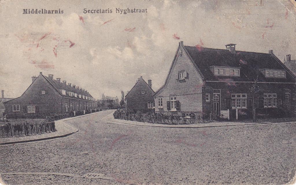 Middelharnis. Secretaris Nyghstraat.  **, Verzamelen, Ansichtkaarten | Nederland, Verzenden, 1920 tot 1940, Ongelopen, Zuid-Holland
