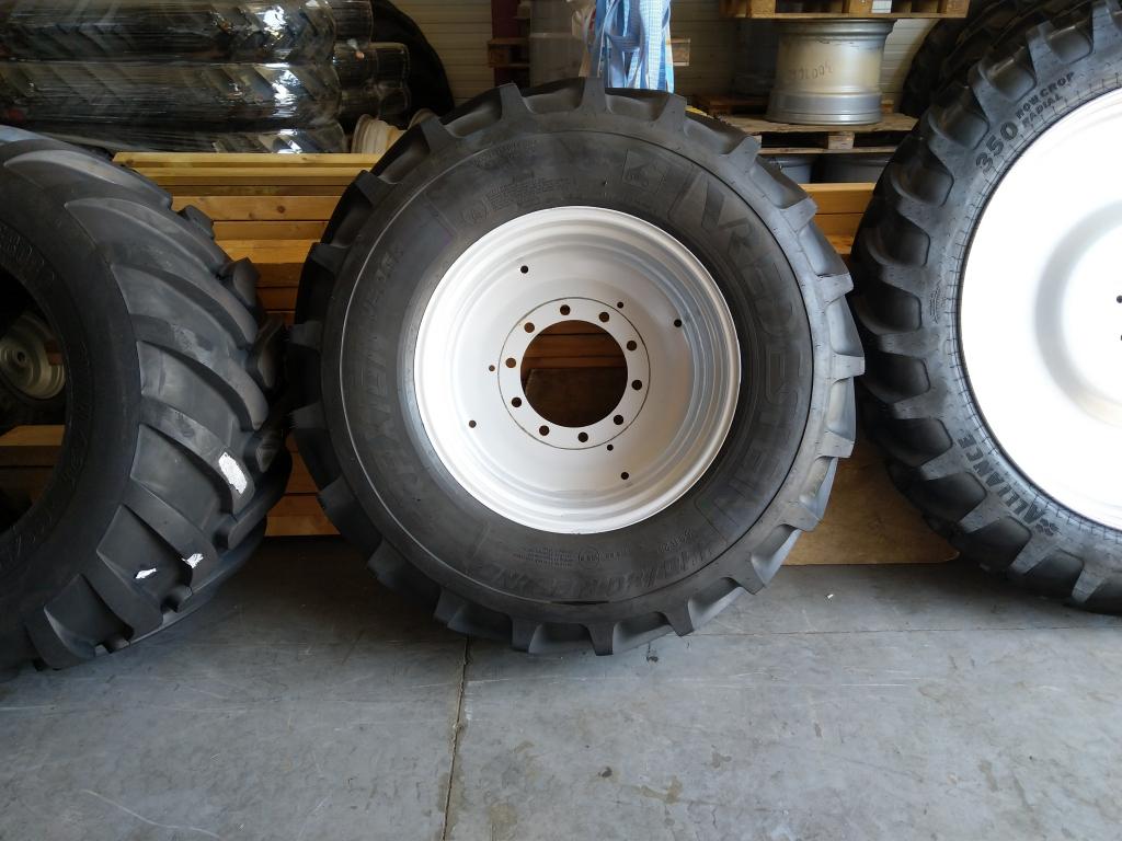 440/80 x R28 Nieuwe Vredestein band met velg, Zakelijke goederen, Agrarisch | Onderdelen | Banden, Velgen en Assen, Niet ingevuld