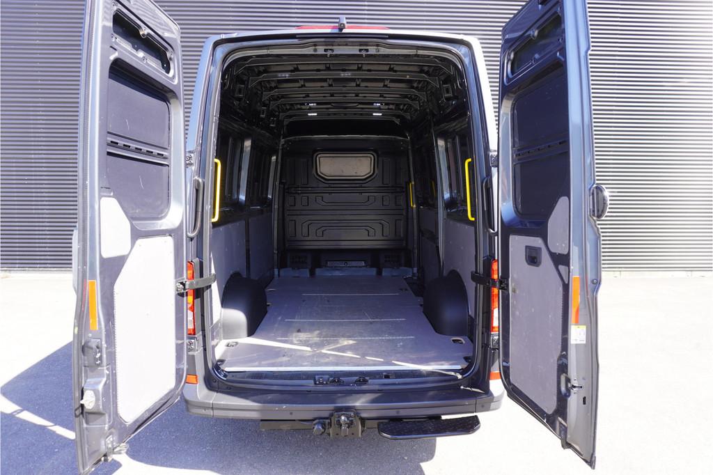 Volkswagen Crafter 140pk Automaat L3H3/L2H2 Apple Carplay Na, Auto's, Bestelauto's, Gebruikt, Euro 6, 4 cilinders, Volkswagen