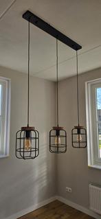 Industriële hanglamp met 3 kooikappen en houten details, Huis en Inrichting, Industrieel, Modern, Ophalen of Verzenden, Zo goed als nieuw