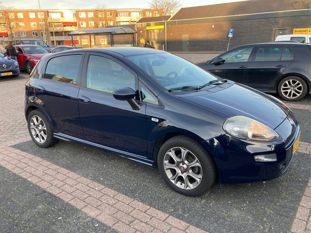 Oogverblindende Fiat Punto 0.9 Twin air 74KW 5DR 2015 Blauw, Auto's, Voorwielaandrijving, 100 pk, 49 €/maand, Origineel Nederlands