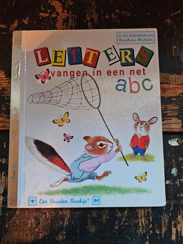 Vintage Gouden ABC Boekje 'Letters vangen in een net, abc' beschikbaar voor biedingen