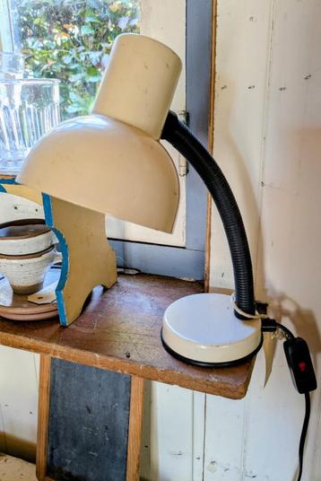 Vintage bureaulamp beschikbaar voor biedingen