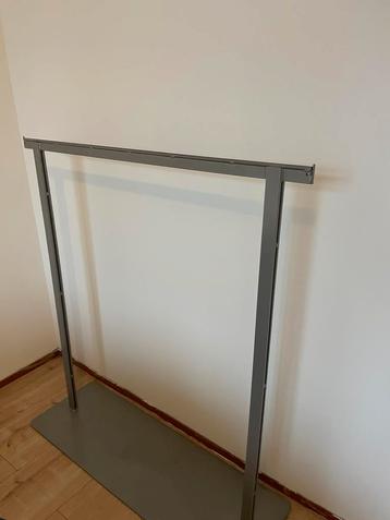 Stalen kledingrek, stevig & minimalistisch beschikbaar voor biedingen