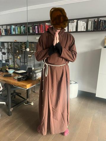 Habijt monnikenhabijt beschikbaar voor biedingen