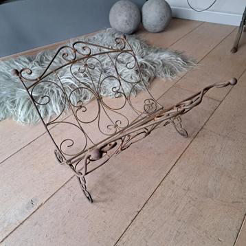 Landelijk metalen tijdschriftenrek krantenbak rek *Etage3*  beschikbaar voor biedingen