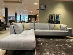 Luxe hoekbank in grijze stof – Passe Partout, Ophalen, Sommelsdijkse haven 19, Info@vissermeubelen.nl, Hoekbank