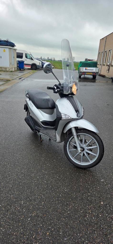 Nette Piaggio Liberty, Fietsen en Brommers, Scooters | Piaggio, Gebruikt, Overige modellen, Maximaal 45 km/u, Benzine, Ophalen of Verzenden