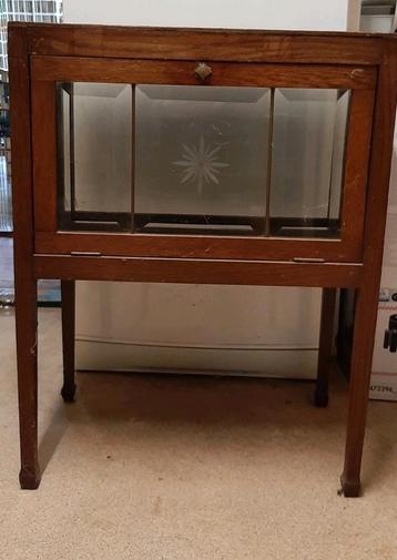 Theekastje  beschikbaar voor biedingen