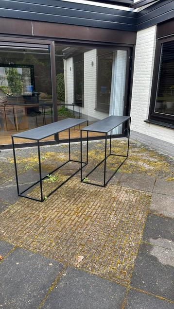 Moderne zwarte sidetable, 2 stuks, Pot en Vaas beschikbaar voor biedingen