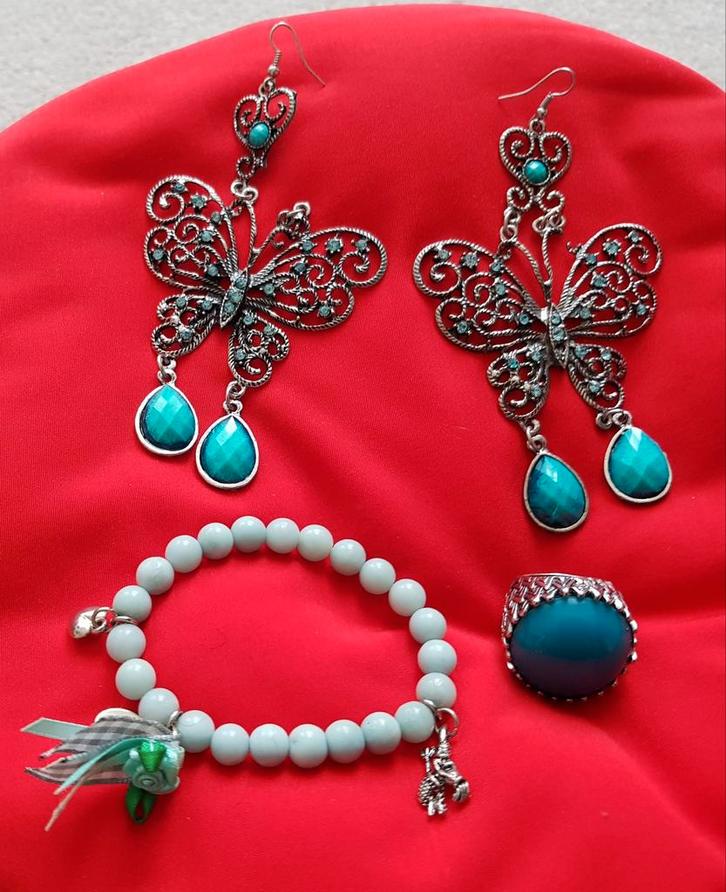 Sieraden setje blauw van vlinder oorbellen armband ring, Sieraden, Tassen en Uiterlijk, Overige Accessoires, Zo goed als nieuw