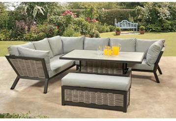 Luxe Wicker Loungeset met Verstelbare Tafel beschikbaar voor biedingen