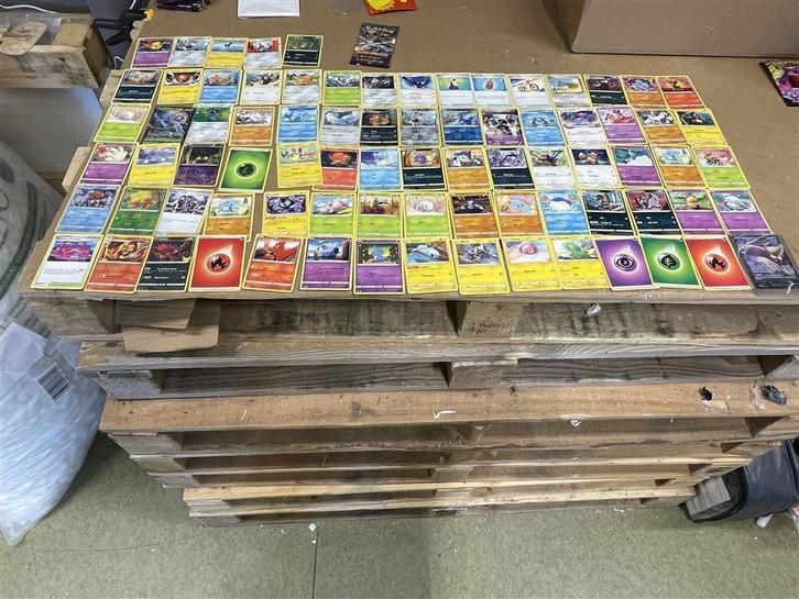 pokemon kaarten - meerdere stuks zie foto, Hobby en Vrije tijd, Verzamelkaartspellen | Pokémon, Zo goed als nieuw, Meerdere kaarten