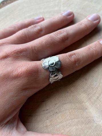 Bloemen Ring - Stainless Steel - Maat 18.5 beschikbaar voor biedingen