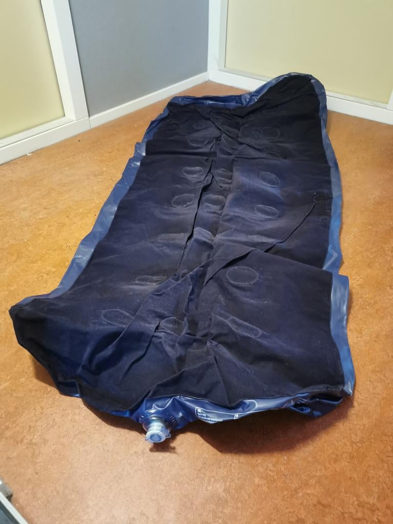 HEMA Blauw Luchtbed - Comfortabel en in goede staat!, Ophalen of Verzenden, Gebruikt, 1-persoons