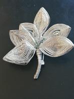 OUDE HANDGEMAAKTE ZILVEREN BROCHE, AFM 60 MM BIJ 55 MM., Verzenden, Zilver, Broche