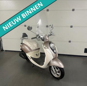 Sym mio INRUIL DEAL prachtige scooter /SNOR/WINDSCHERM beschikbaar voor biedingen