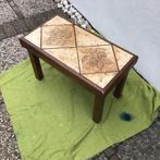Twee bijzettafels met inzet van  tegels retro jaren70, Huis en Inrichting, Tafels | Salontafels, Zo goed als nieuw, Minder dan 50 cm