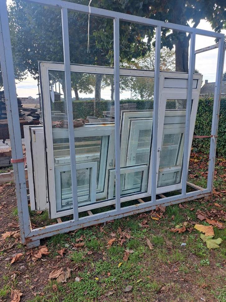 Kunststof kozijnen diverse maten  25 euro per stuk of alles, Doe-het-zelf en Verbouw, Kozijnen en Schuifpuien, Raamkozijn, Kunststof