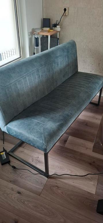 Velours petrol bankje beschikbaar voor biedingen