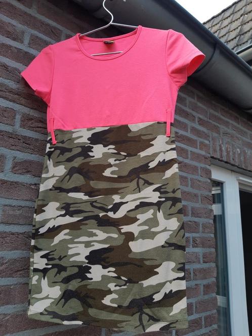 Fel roze met leger groene jurk maat 158-164, Kinderen en Baby's, Kinderkleding | Maat 158, Gebruikt, Meisje, Jurk of Rok, Ophalen of Verzenden