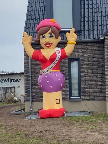 Sarah feestend te huur/ huren beschikbaar voor biedingen