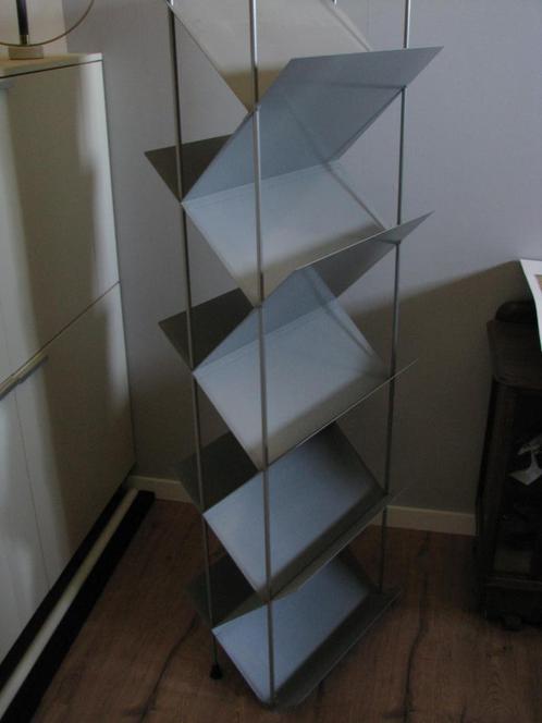Design rek van metaal kleur grijs, Huis en Inrichting, Overige Huis en Inrichting, Gebruikt, Ophalen
