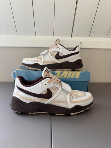 Nike Zoom Field Jaxx Travis Scott Light Chocolade beschikbaar voor biedingen