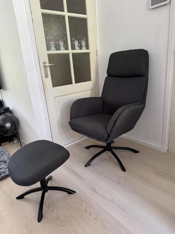 Relax stoel 2x + voeten bankje beschikbaar voor biedingen