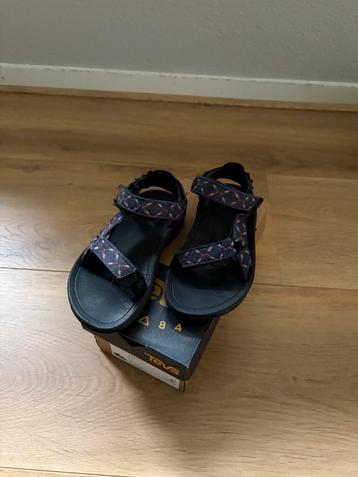 Supermooie sandalen Teva Hurricane blauw roze 28 29 30 beschikbaar voor biedingen