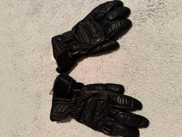 Moter handschoenen beschikbaar voor biedingen