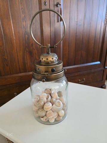 Glazen pot, met decoratieve schelpen  beschikbaar voor biedingen