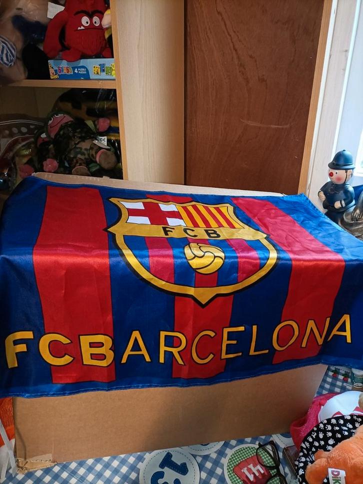 Fc Barcelona vlag 68 cm x 49 cm groot, Sport en Fitness, Voetbal, Ophalen of Verzenden