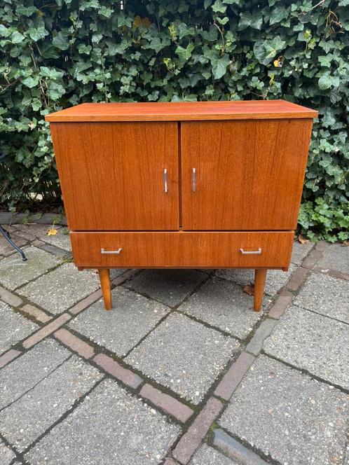Klein teak dressoir | Deens design, Huis en Inrichting, Kasten | Dressoirs, Ophalen