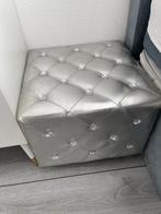 2 stuks Zilveren poef met strass stenen, Minder dan 50 cm, Vierkant, Ophalen of Verzenden, Zo goed als nieuw