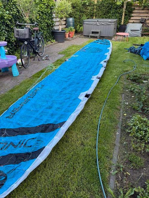 Flysurfer Sonic 2 11m2 compleet met bar, Watersport en Boten, Kitesurfen, Zo goed als nieuw, Geen board, Ophalen of Verzenden