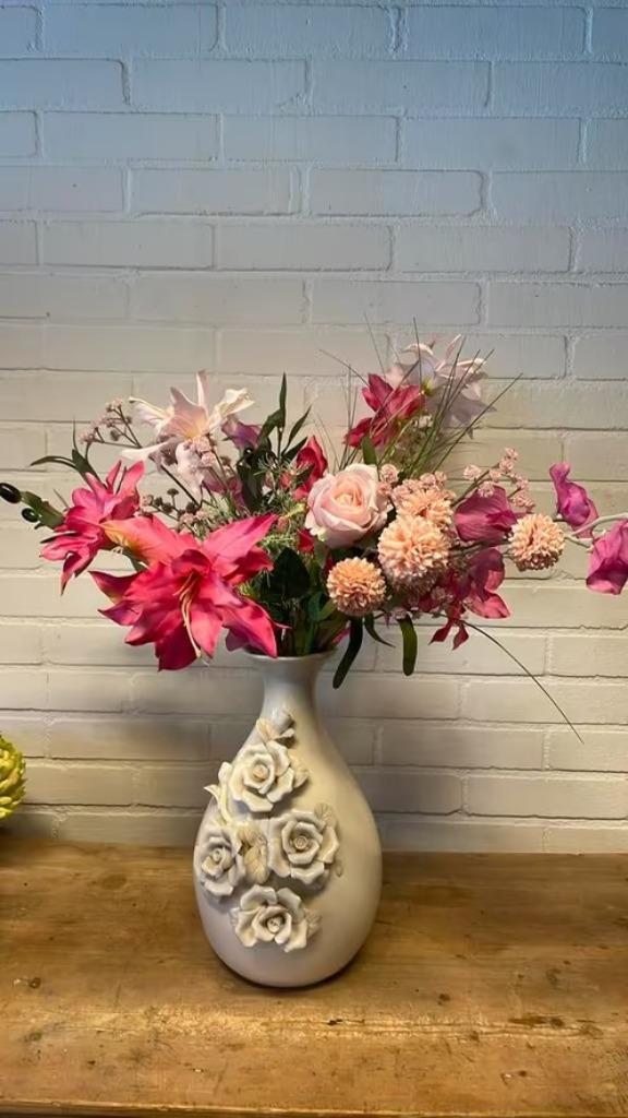 Groot boeket kunstzijden bloemen, roze tinten, Huis en Inrichting, Woonaccessoires | Kunstplanten en Kunstbloemen, Zo goed als nieuw