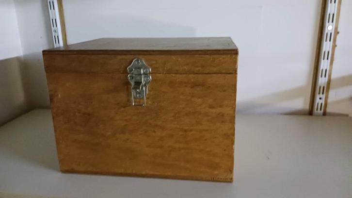 GRATIS OPHALEN - Houten Opbergkist met Sluiting, Huis en Inrichting, Woonaccessoires | Kisten, Gebruikt, Minder dan 50 cm, Minder dan 50 cm