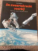 De Zwaartekracht Voorbij - Piet Smolders, Ophalen of Verzenden, Gelezen, Overige onderwerpen